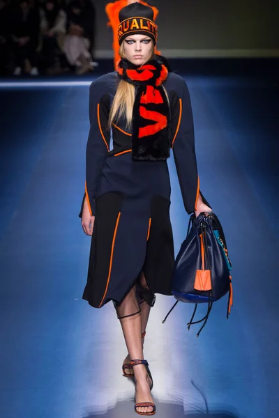Look 11